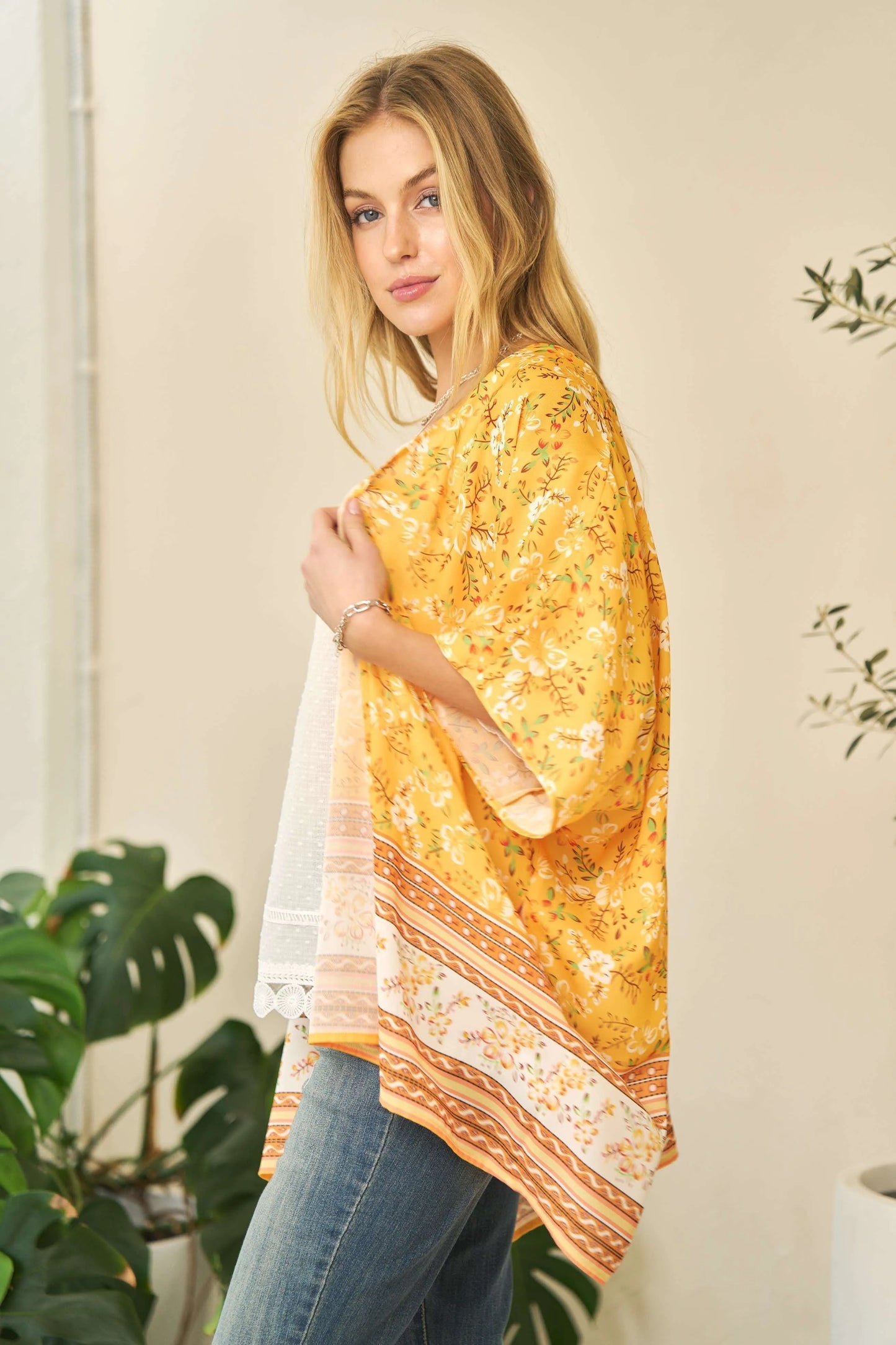 Davi & Dani Floral Printed Short Sleeve Loose Fit Kimono Cover Up